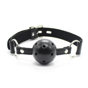 czarny regulowany knebel kulka wentylowana otwory ułatwiające oddychanie komfortowy sztywny solidny materiał poliuretanowy średnica 45mm obwód głowy 42cm 58cm